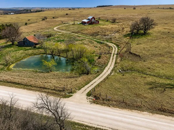 33225 Wabaunsee Rd, Wamego, KS 66401