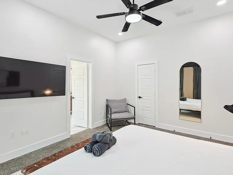 215 Nottingham Dr — Photo 16
