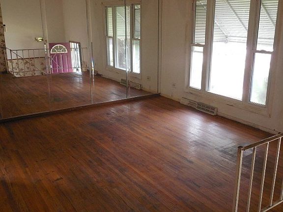 2nd image of 14521 Hoyne Ave