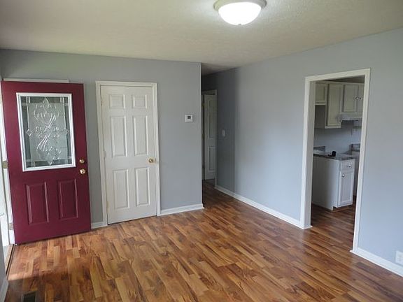 5th image of 609 E Linda Layne