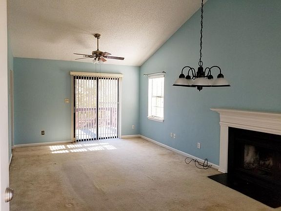 Living room, vaulted ceilings