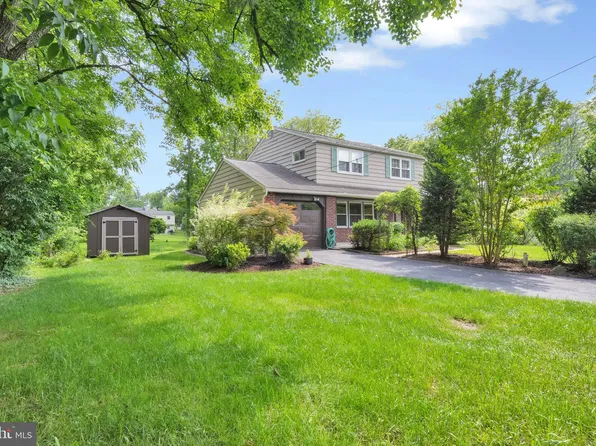 10 Lawrence Rd, Audubon, PA 19403