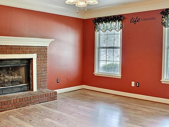 4th image of 480 Ashley Way