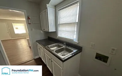 2292 Redwood Ave — Photo 3