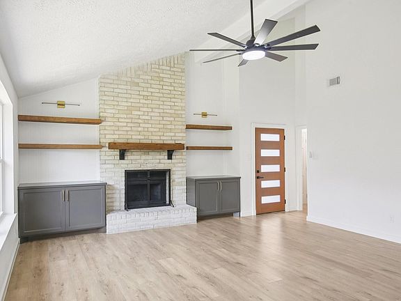 4th image of 534 Magnolia Bend Street