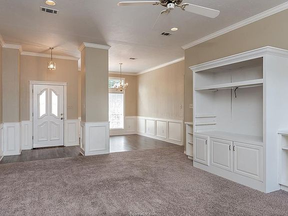 3rd image of 709 Summerglen Dr