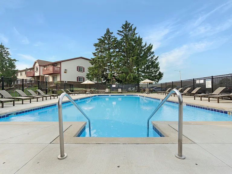 Ridge View Sparkling Outdoor Swimming Pool