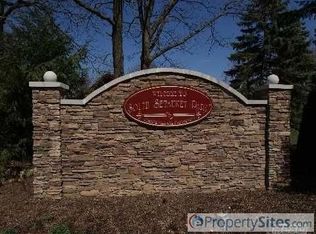 45 Tyburn Ln, South Setauket, NY 11720