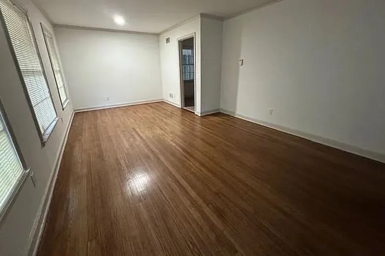 4 bed, 7840 sqft, $1,800 — Photo 3