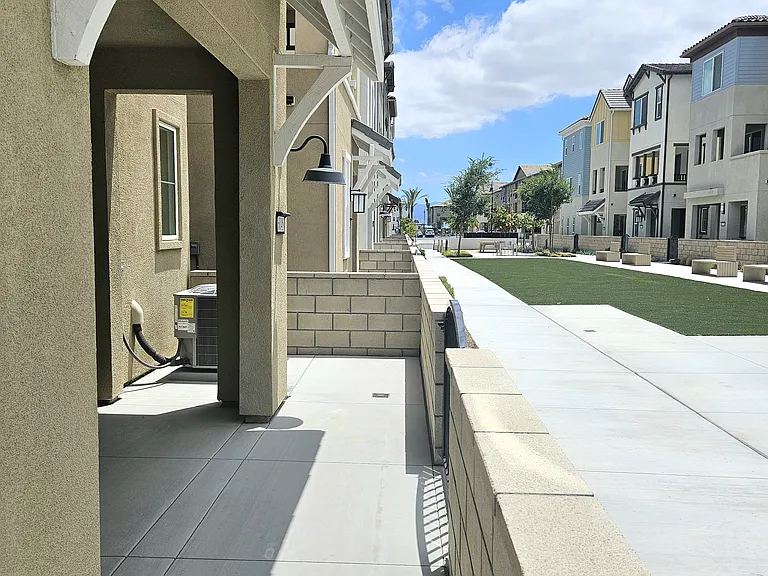 6045 Fairfax Dr — Photo 3