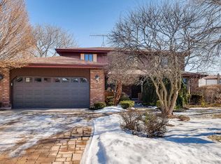 695 Sycamore Ln, Wheeling, IL 60090