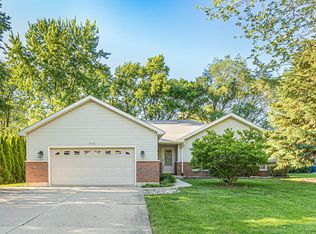 4176 Kenwood Ave, Gurnee, IL 60031