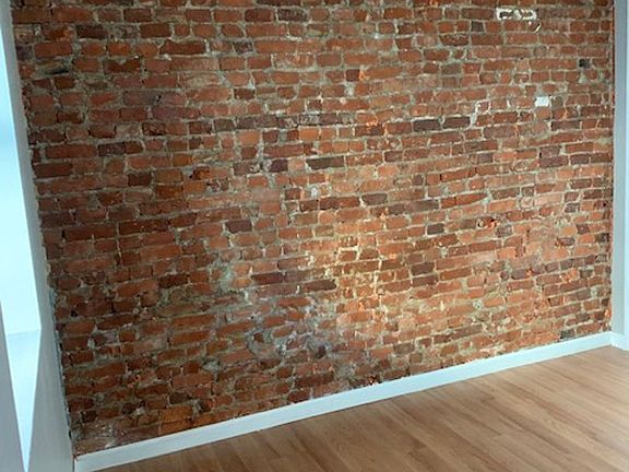 5th image of 2083 Clarence St Floor 1
