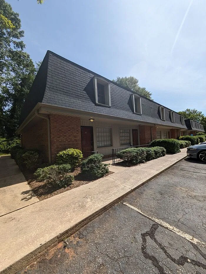 2 bed, 1.5 bath, 1100 sqft, $1,125 — Photo 1