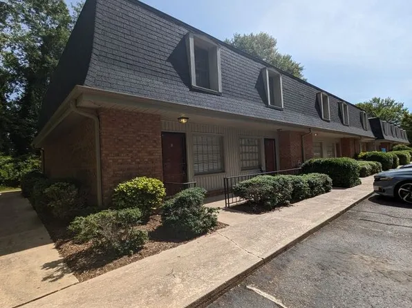 225 2nd St SE #9, Hickory, NC 28602