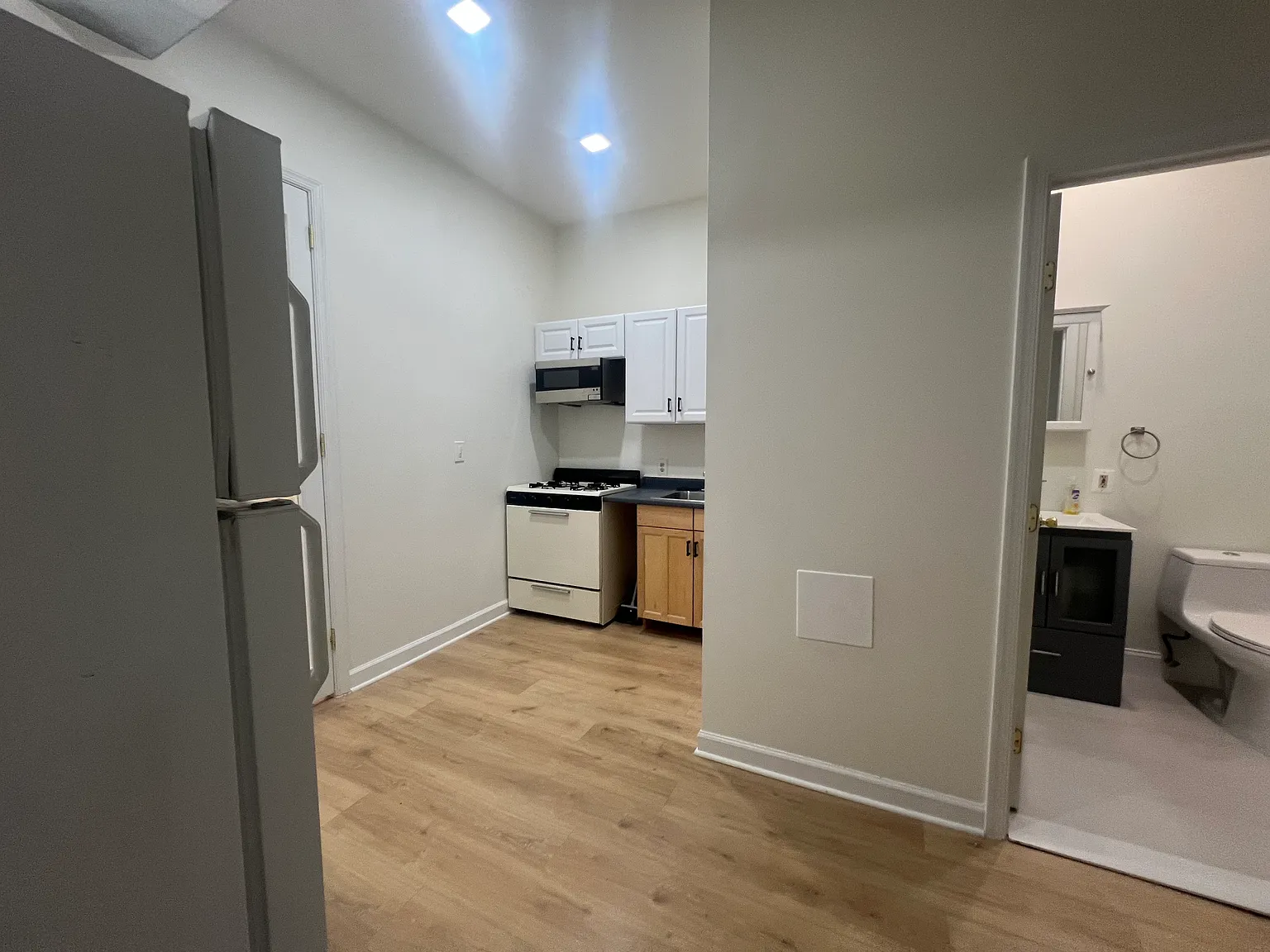 4 bed, 1.5 bath, 2200 sqft, $4,000 — Photo 3