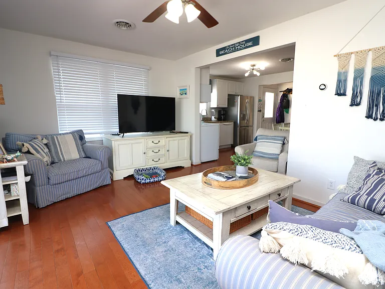 20 N Clermont Ave #B — Photo 4