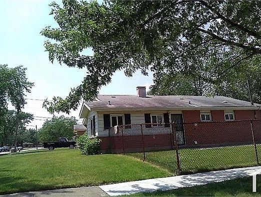 1st image of 900 163rd St