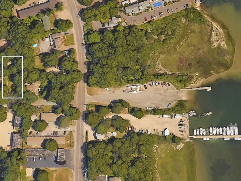 1st image of 8 Duryea Ave