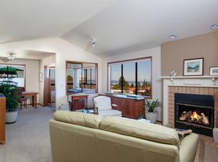 633 Main St APT 202, Edmonds, WA 98020