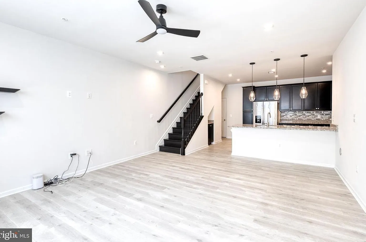 Gorgeous 2bd 2.5bth Garage Townhome in Crofton's Riverwalk — Photo 2