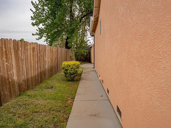 3rd image of 2609 E Fremont St