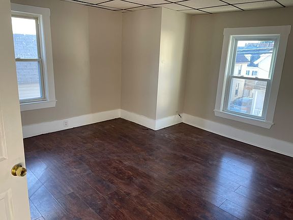 5th image of 113 Shaw St #2
