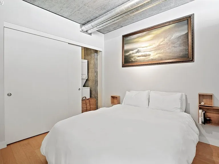 1926 W Burnside St #914 — Photo 12
