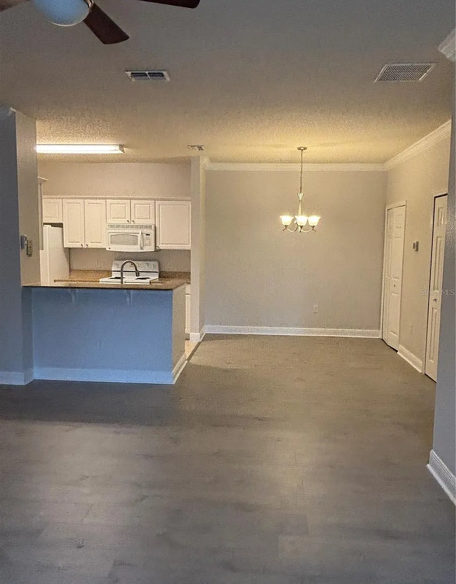 1 bed, 942 sqft, $1,650 — Photo 3