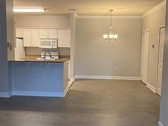 3rd image of 417 Southern Pecan Cir Unit 207