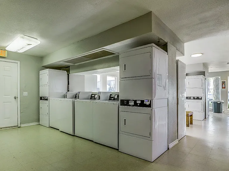 Drexel Flats — Photo 15