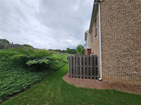 3rd image of 2160 Hawks Bluff Trl