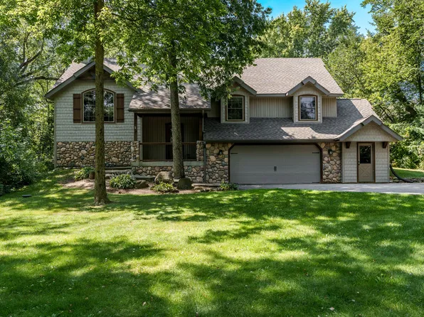 10784 Kristi Hills Dr, Roscoe, IL 61073