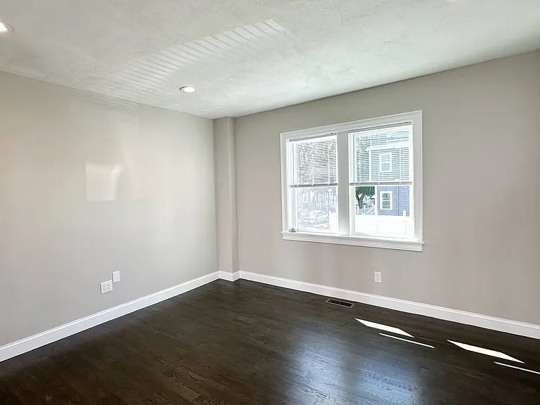 40 Linwood St — Photo 5