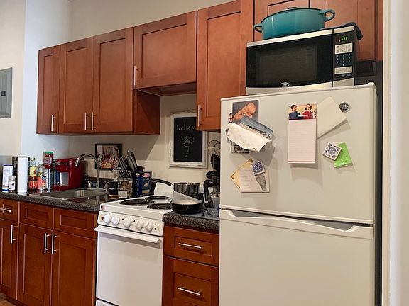 5th image of 221 E 5th St #10A
