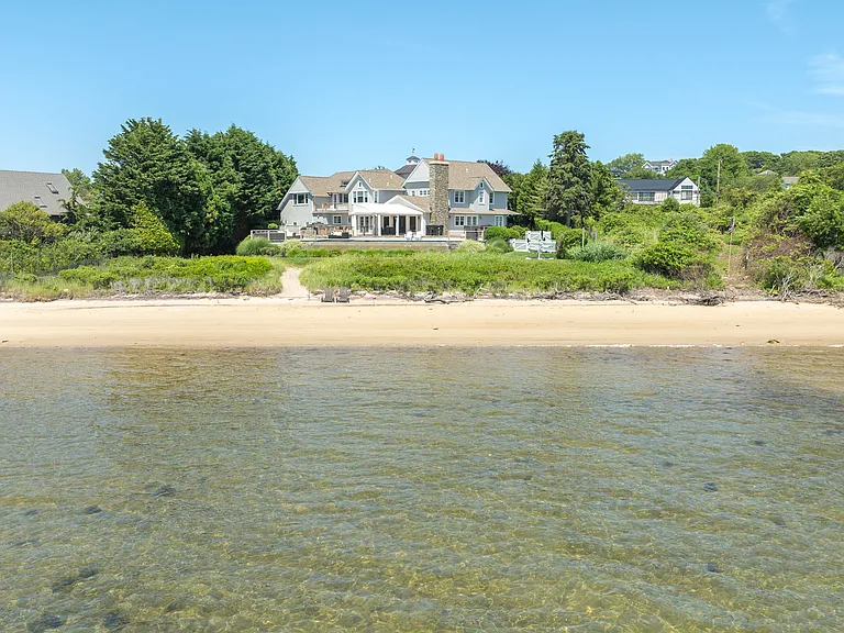 335 E Lake Dr — Photo 1
