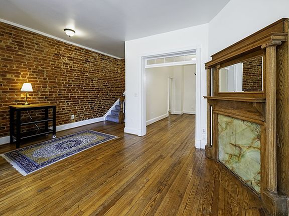 3rd image of 145 Thomas St NW