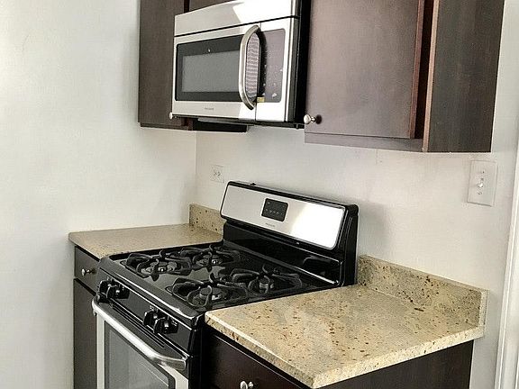 2nd image of 7600 N Marshfield Ave #501
