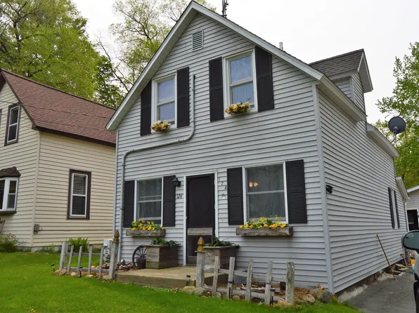 124 State St E, Dresser, WI 54009