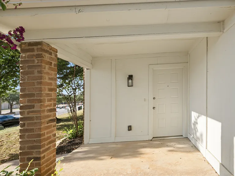 1622 Brown Trl — Photo 16
