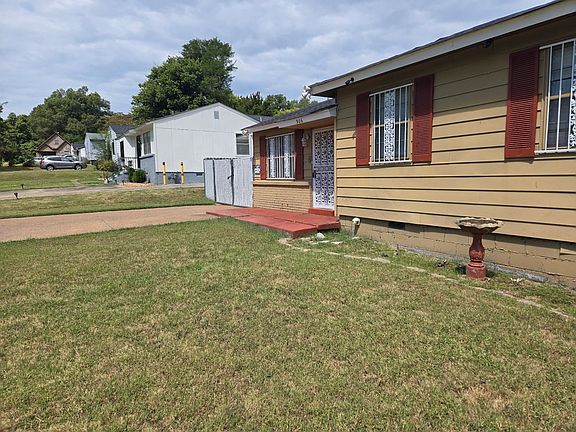 2nd image of 906 Western Park Dr