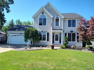3487 Creekview Dr, Hamburg, NY 14075