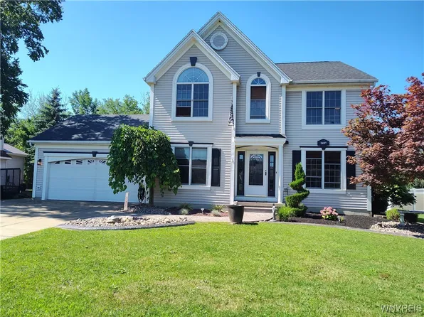 3487 Creekview Dr, Hamburg, NY 14075