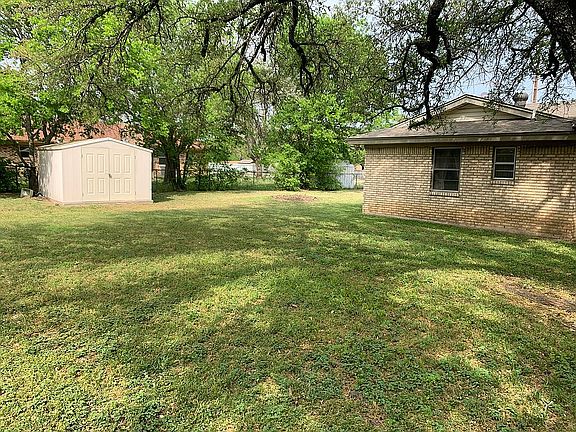 Large side yard for garden