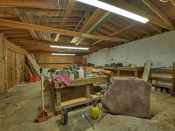 29th image of 111 Candlewood Ln