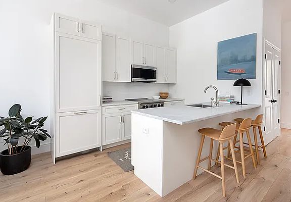 3rd image of 367 Atlantic Ave Floor 2