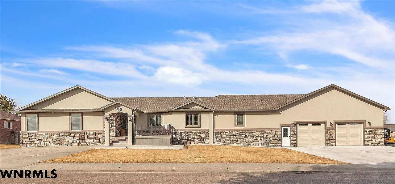 2990 Country Club Rd, Gering NE - Owner Finance Home