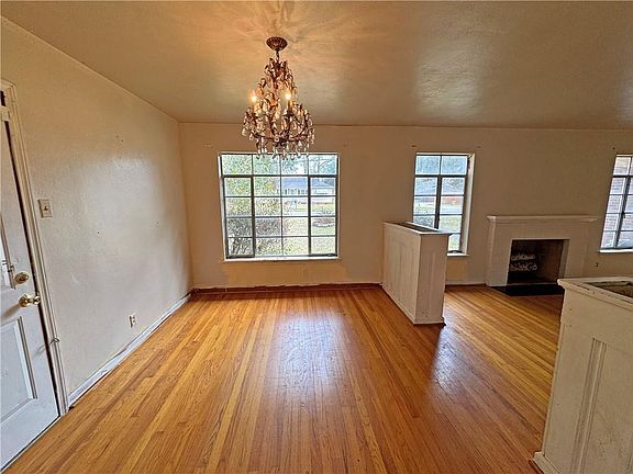 5th image of 1212 Evangeline Street