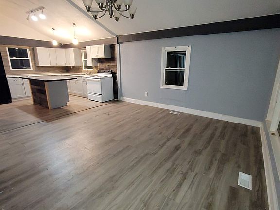 4th image of 2860 Gladstone St #2860