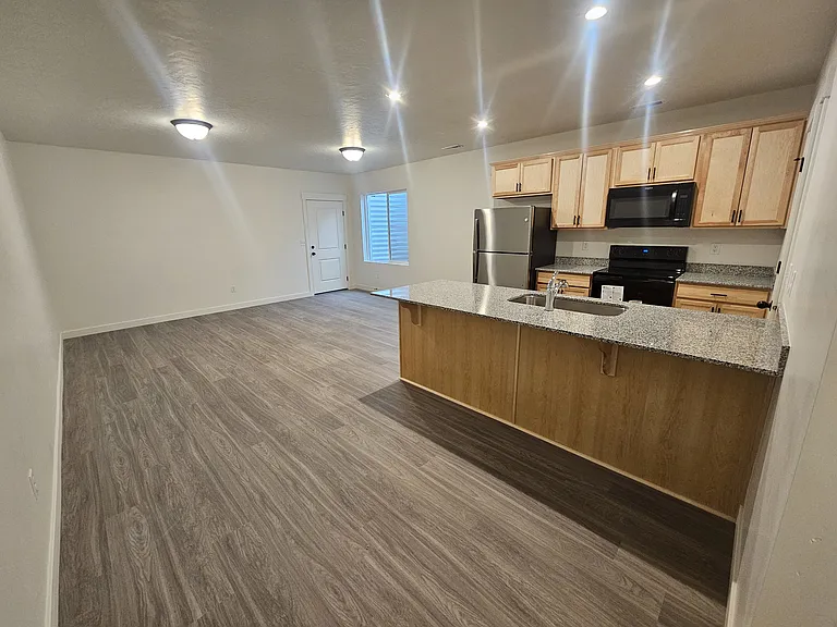 895 E Antelope Dr — Photo 8